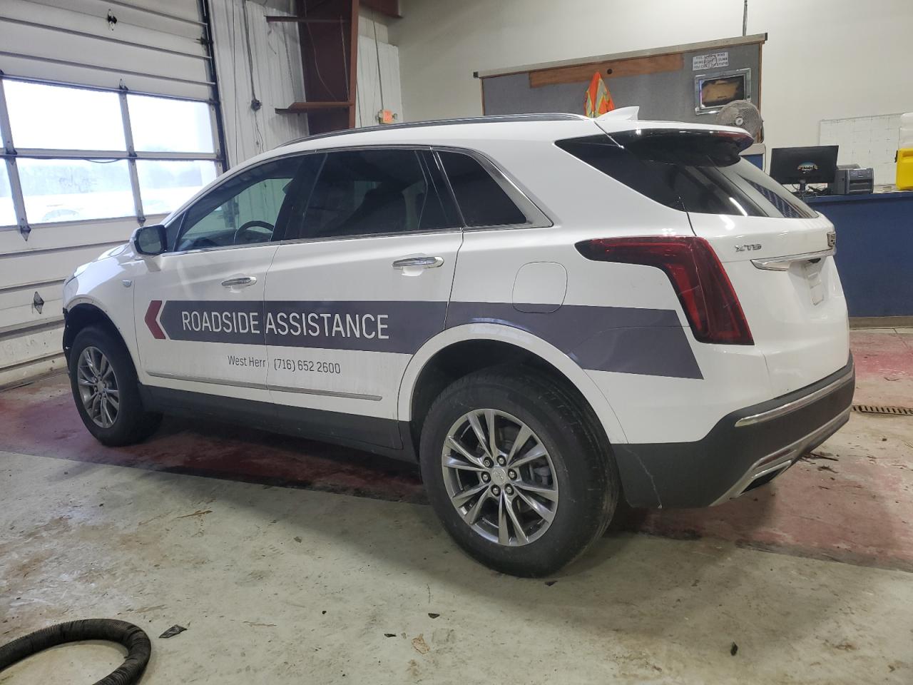 2021 Cadillac XT5 - Image 2
