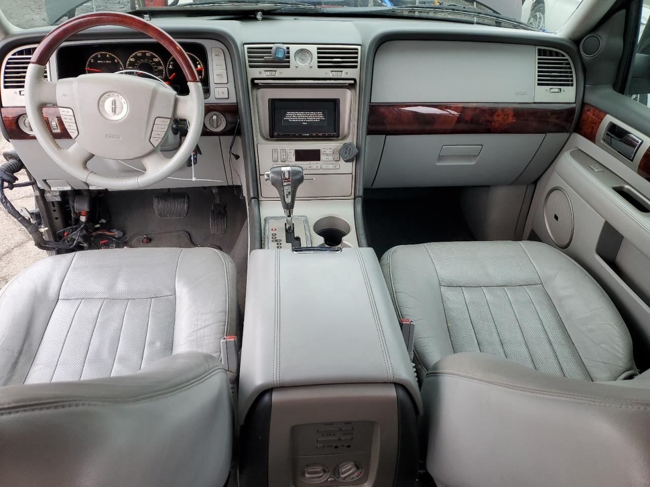 2006 Lincoln Navigator - Image 8