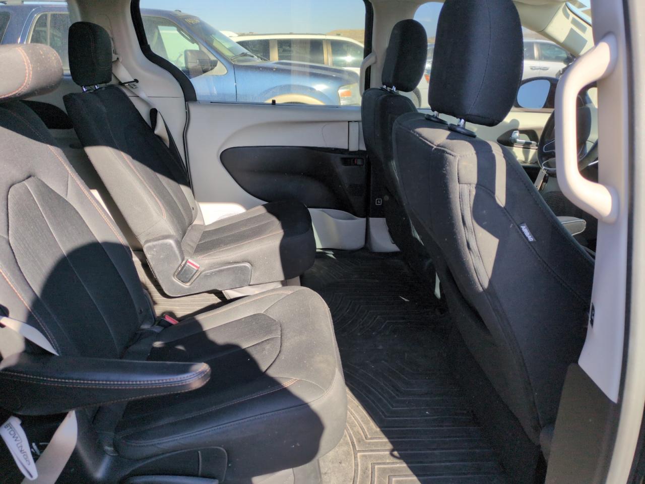 2019 Chrysler Pacifica - Image 11
