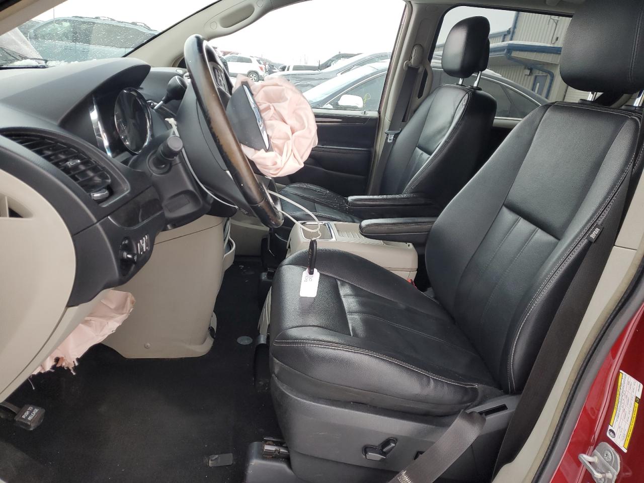 2014 Chrysler Town & Country - Image 7