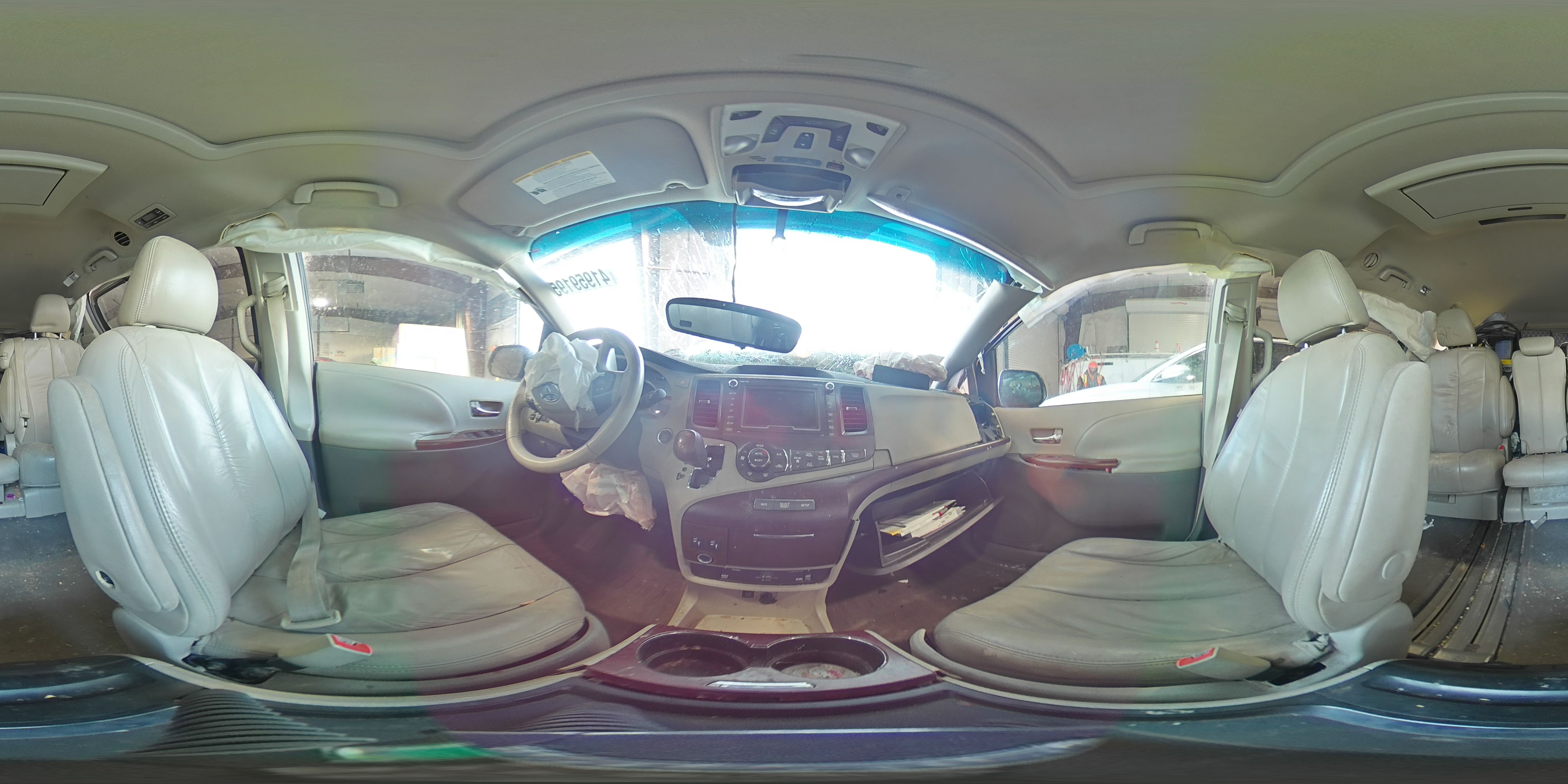 2011 Toyota Sienna - Image 13