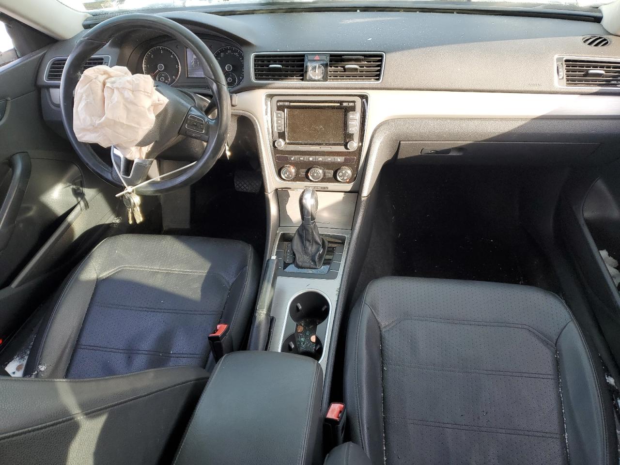 2015 Volkswagen Passat - Image 8