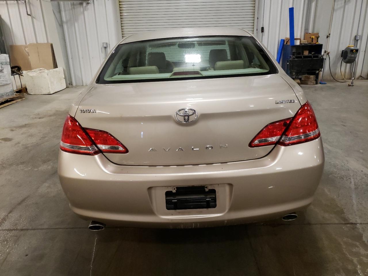 2005 Toyota Avalon - Image 6