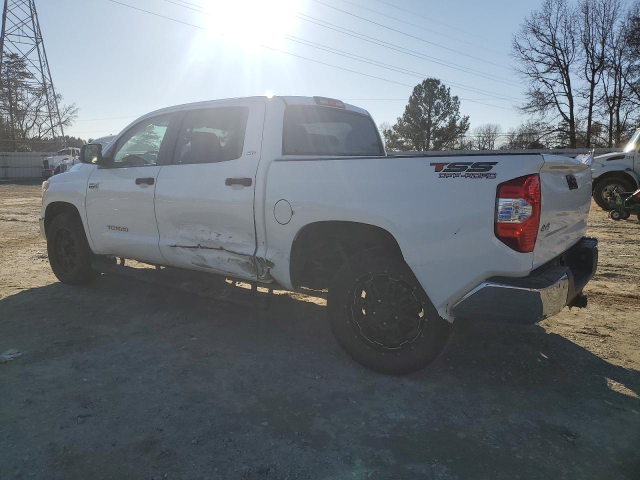 2015 Toyota Tundra - Image 2
