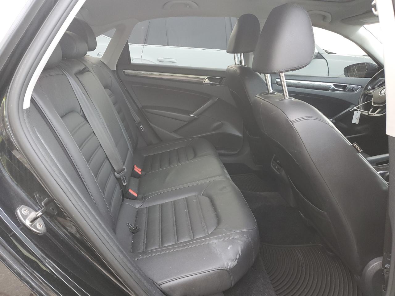 2017 Volkswagen Passat Sel Premium VIN: 1VWCM7A34HC061829 Lot: 88177705