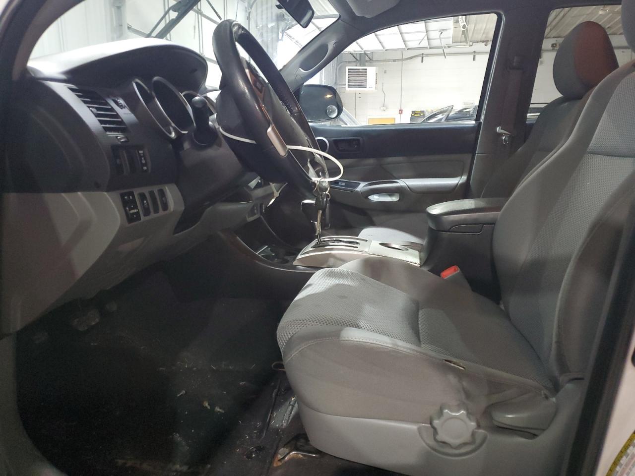2015 Toyota Tacoma - Image 7
