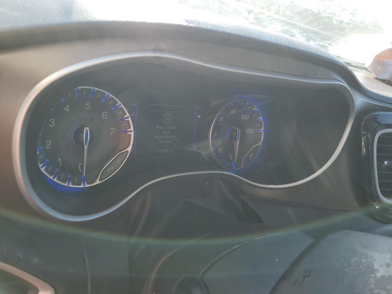 2018 Chrysler Pacifica - Image 9