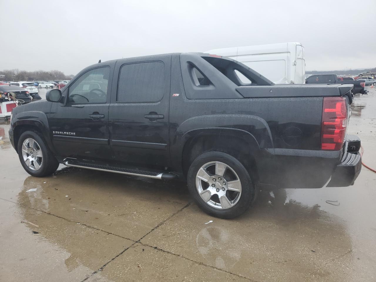 2009 Chevrolet Avalanche - Image 2