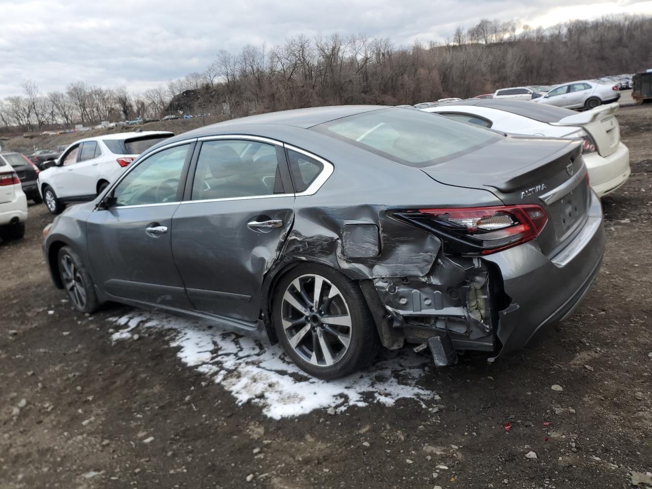 2017 Nissan Altima - Image 2