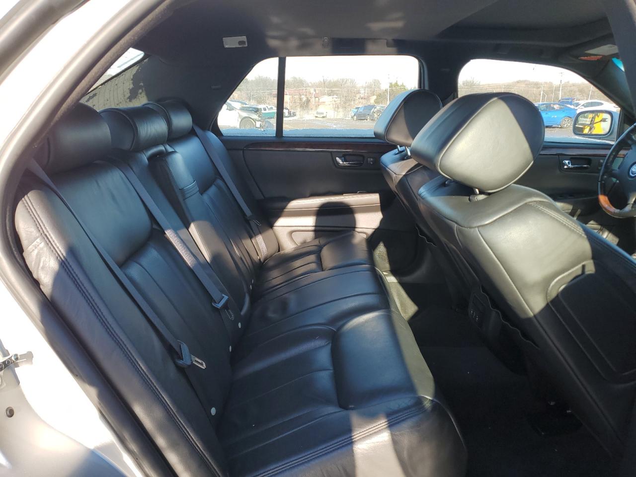 2006 Cadillac DTS - Image 10