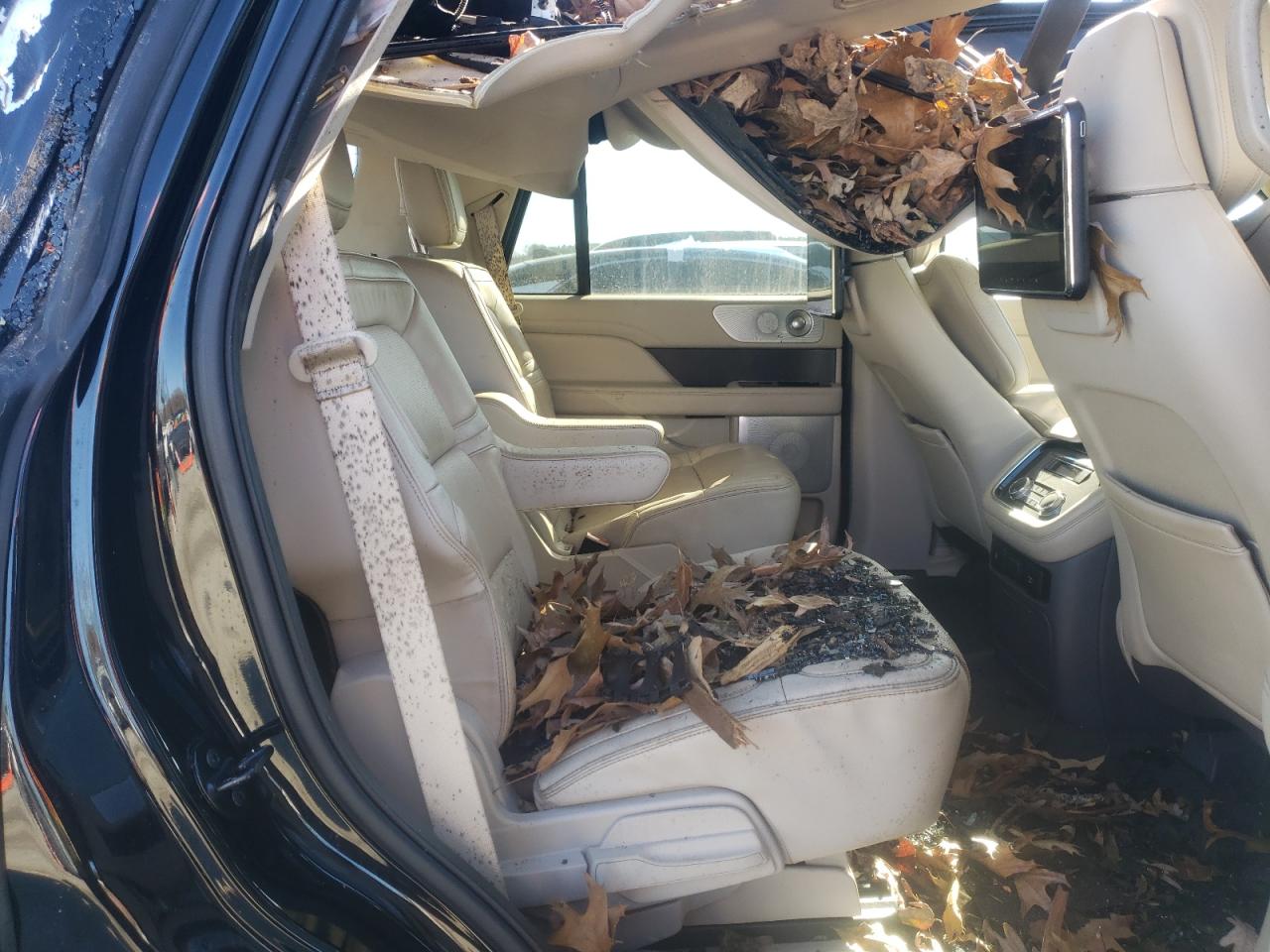 2019 Lincoln Navigator - Image 11