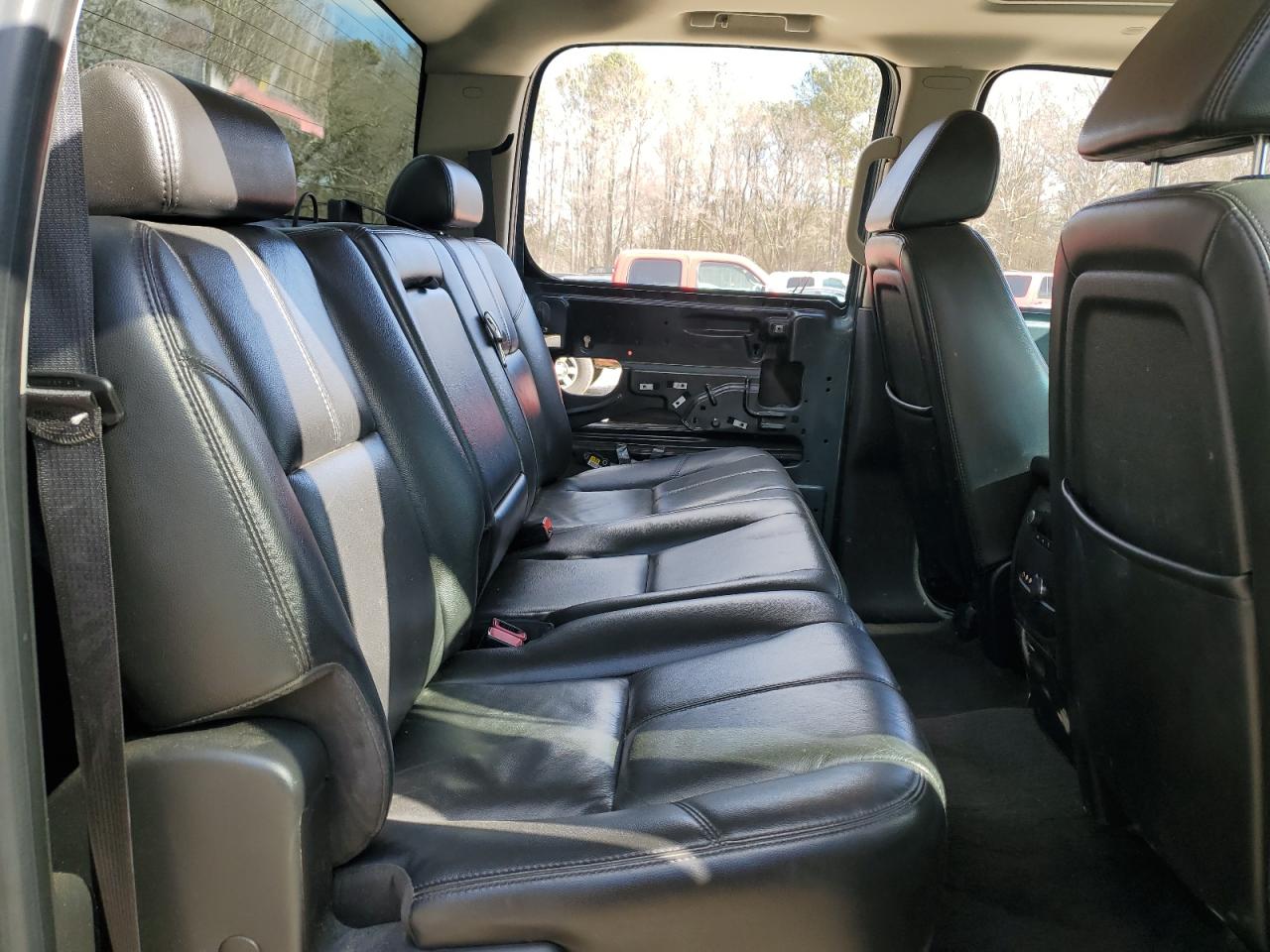 2007 Chevrolet Silverado - Image 10