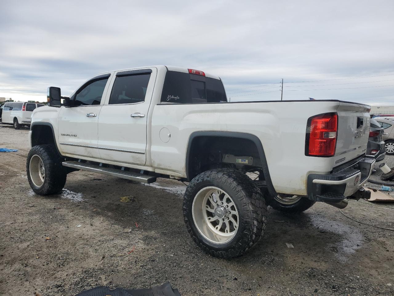 2015 GMC Sierra - Image 2