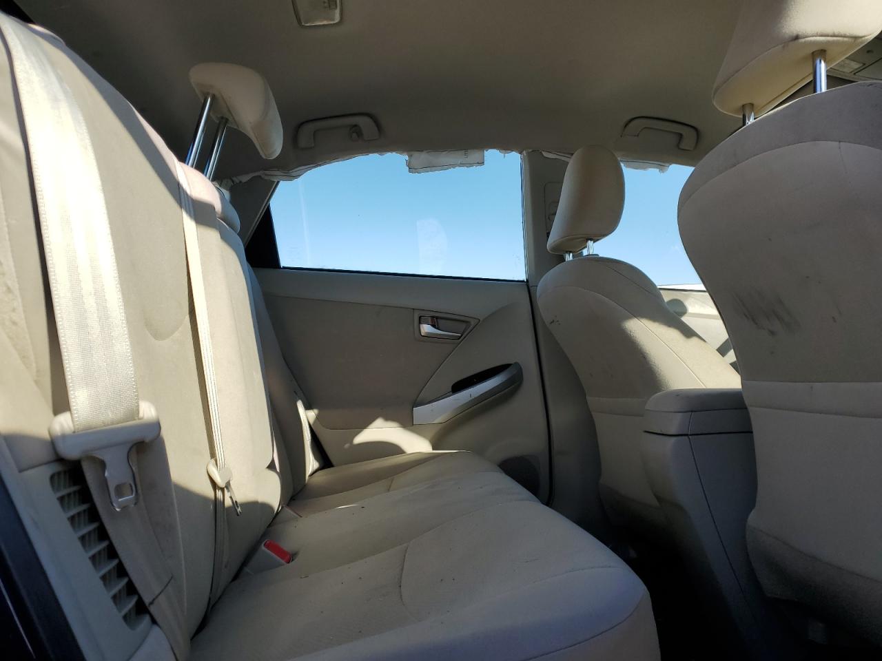 2015 Toyota Prius - Image 10