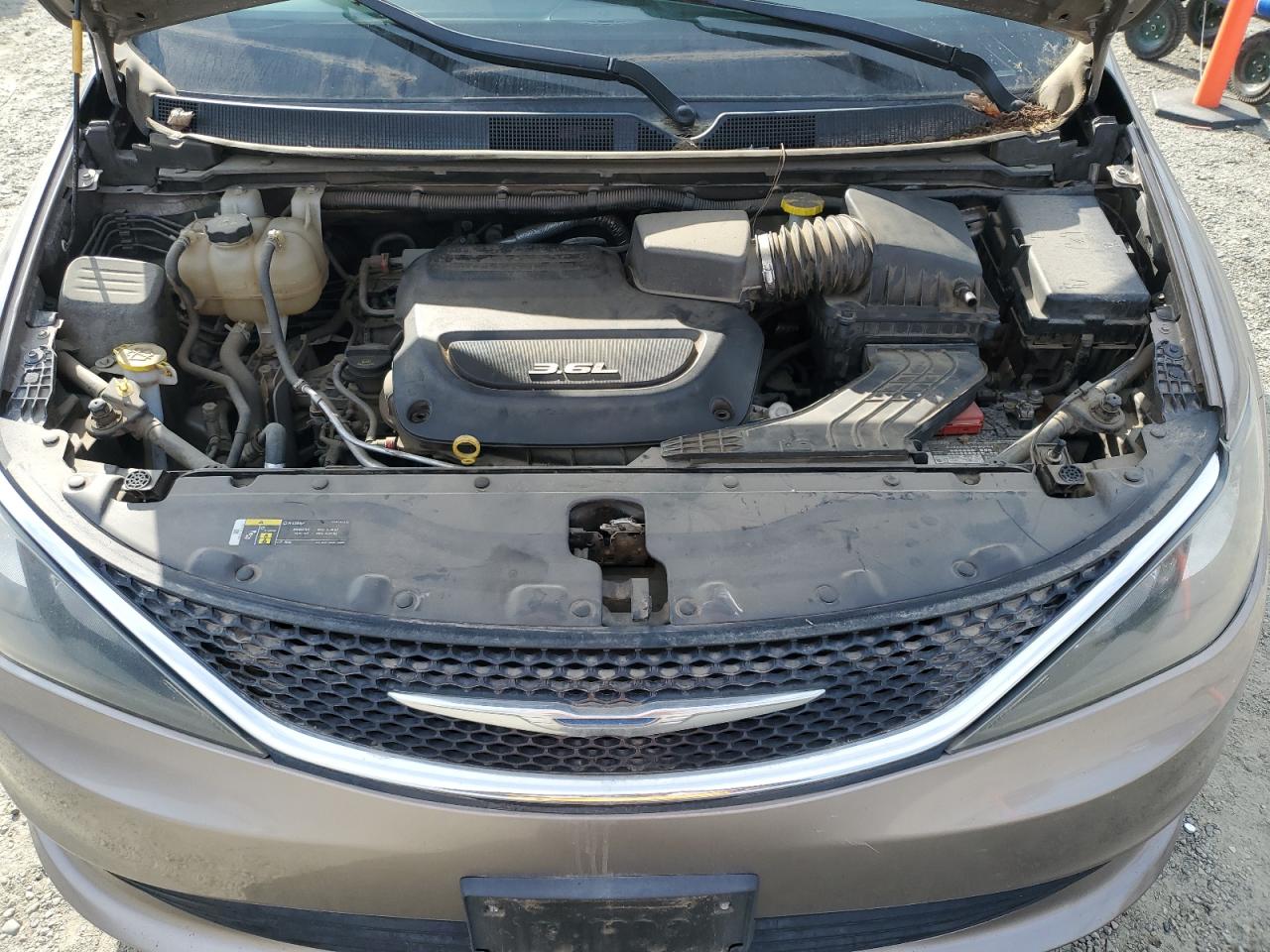 2018 Chrysler Pacifica - Image 12