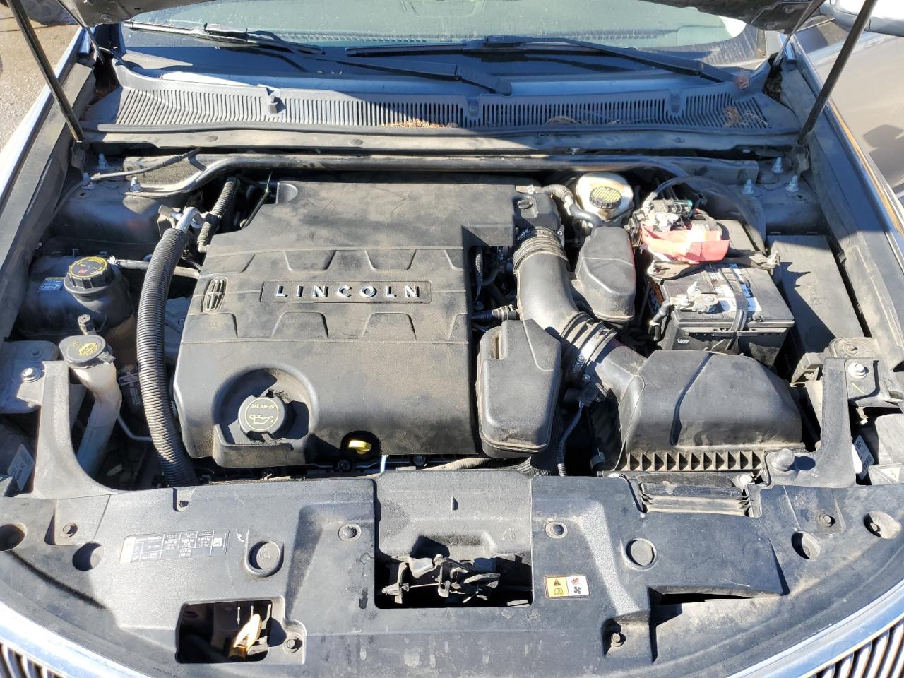 2015 Lincoln MKS - Image 11