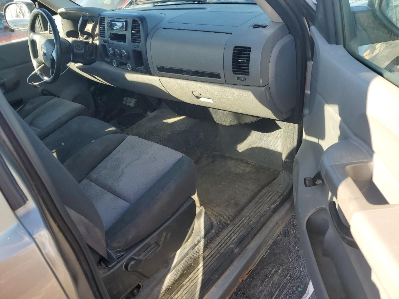 2009 Chevrolet Silverado - Image 10