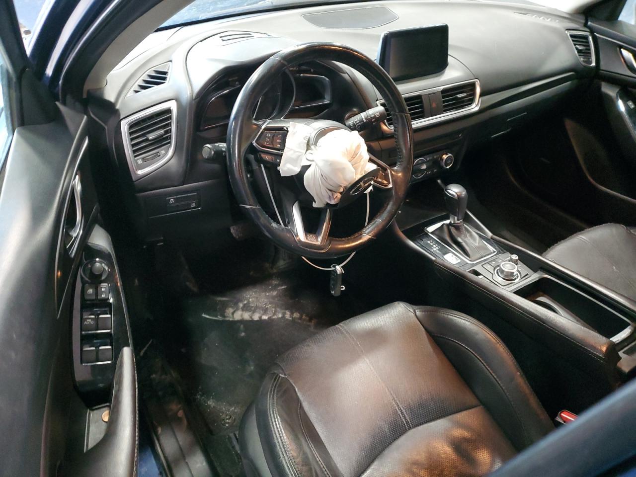 2017 Mazda 3 - Image 8