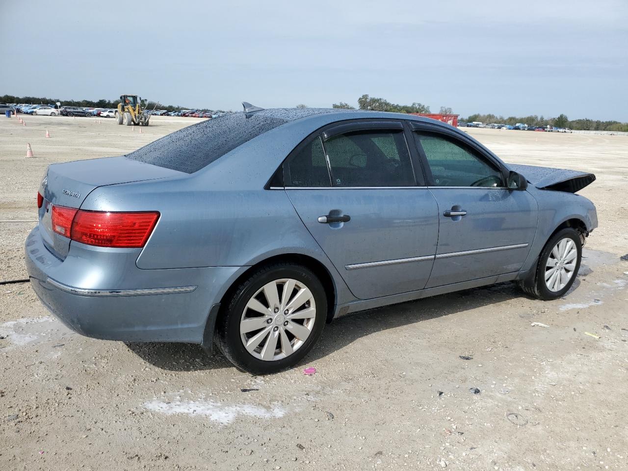 2010 Hyundai Sonata - Image 3