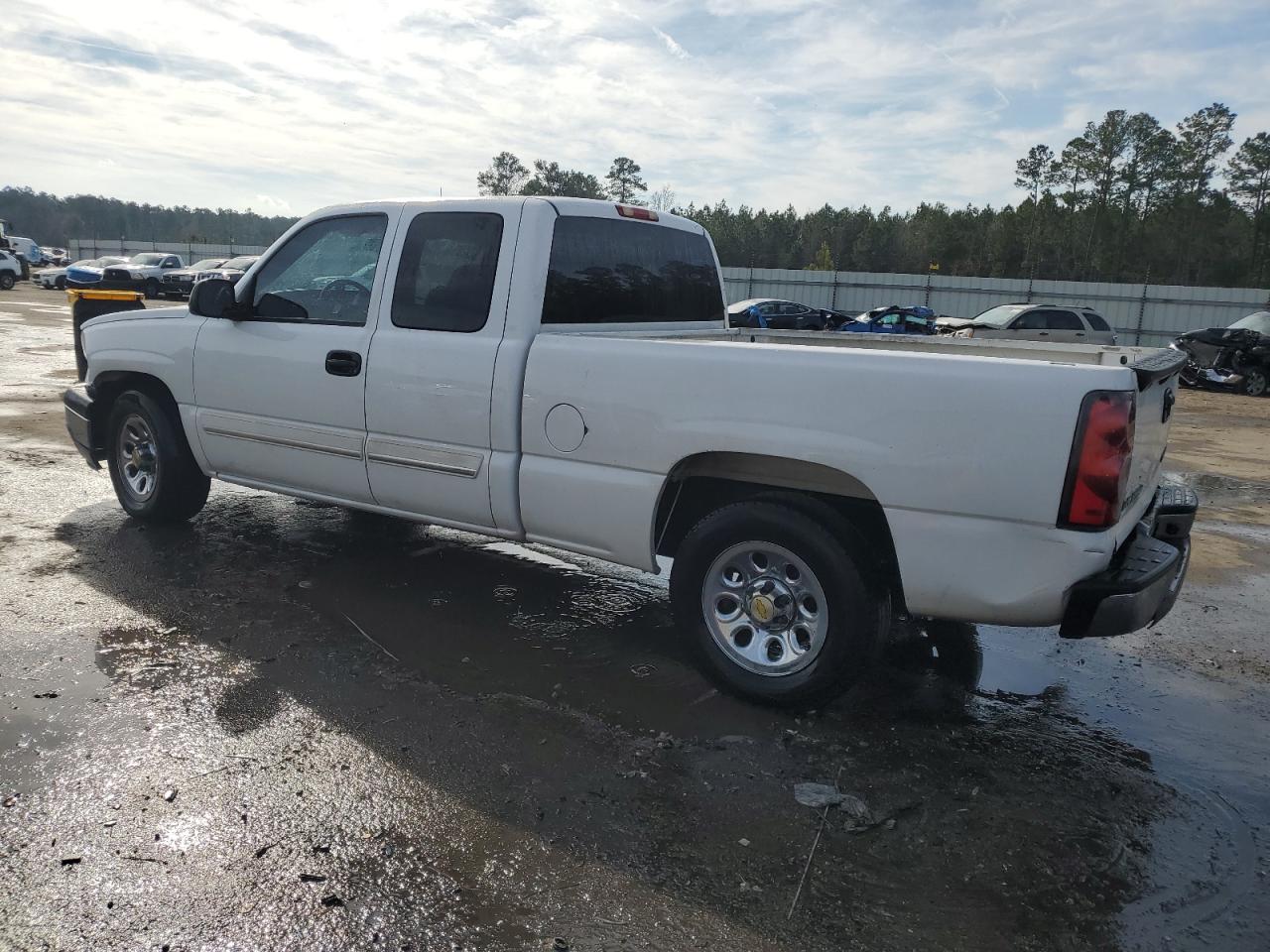2005 Chevrolet Silverado - Image 2
