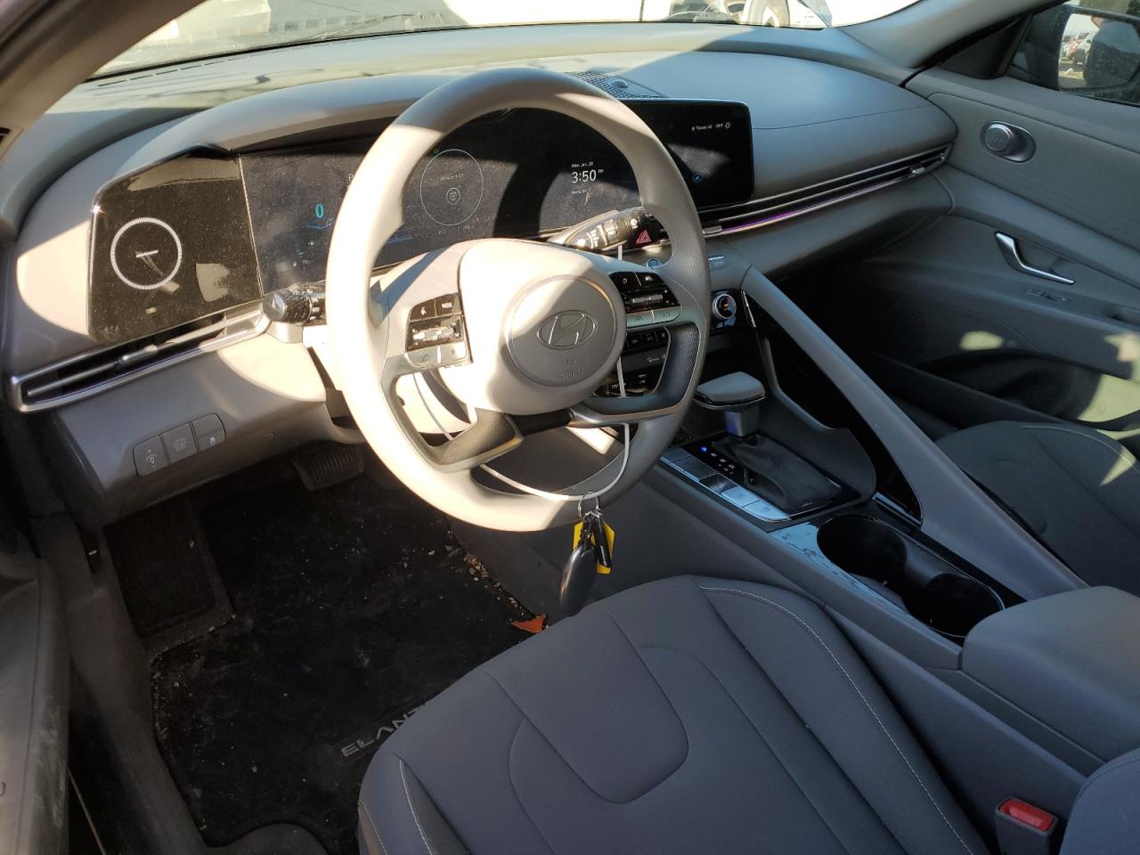 2024 Hyundai Elantra - Image 8