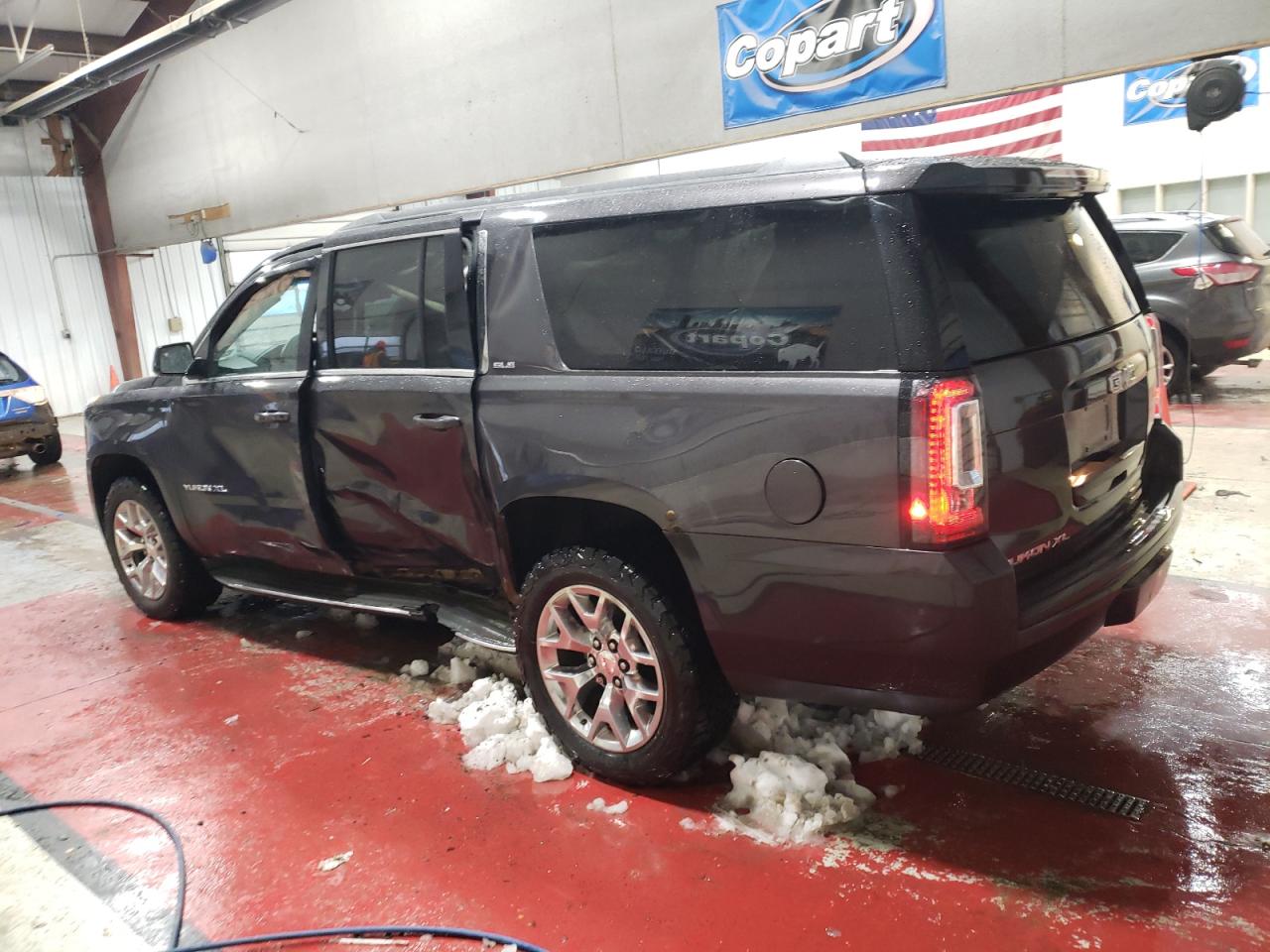 2015 GMC Yukon - Image 2