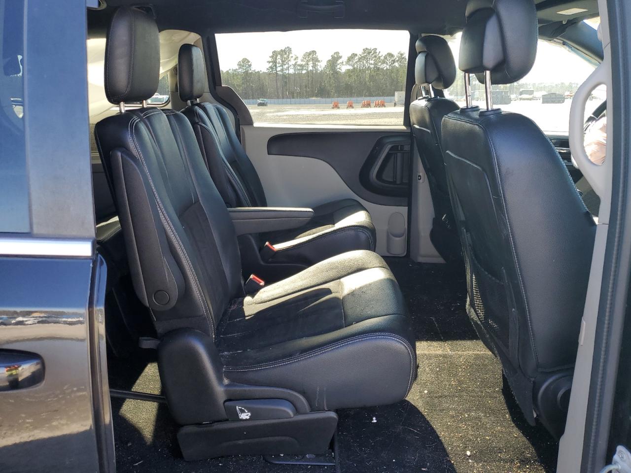 2019 Dodge Caravan - Image 11