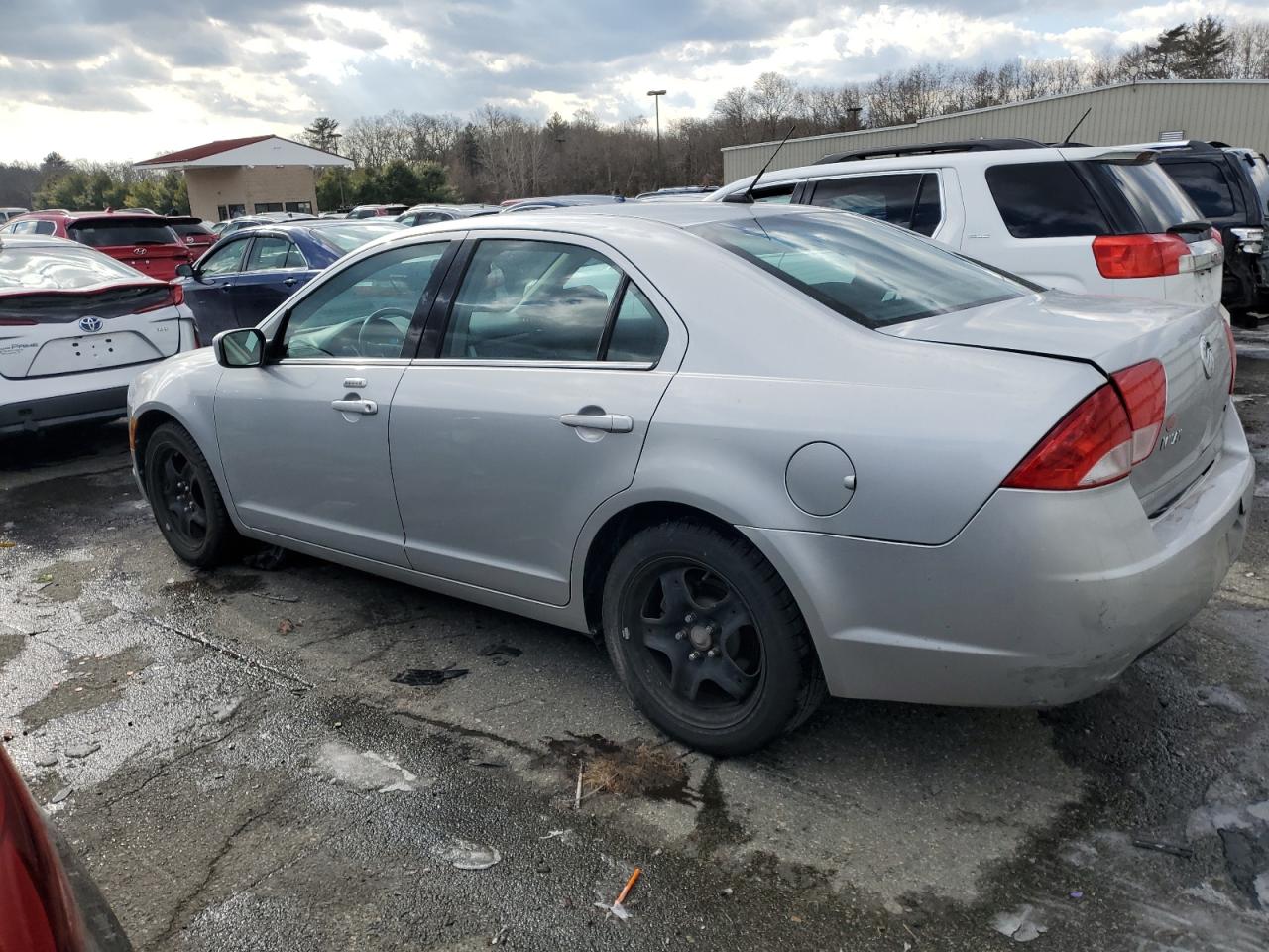 2010 Mercury Milan - Image 2