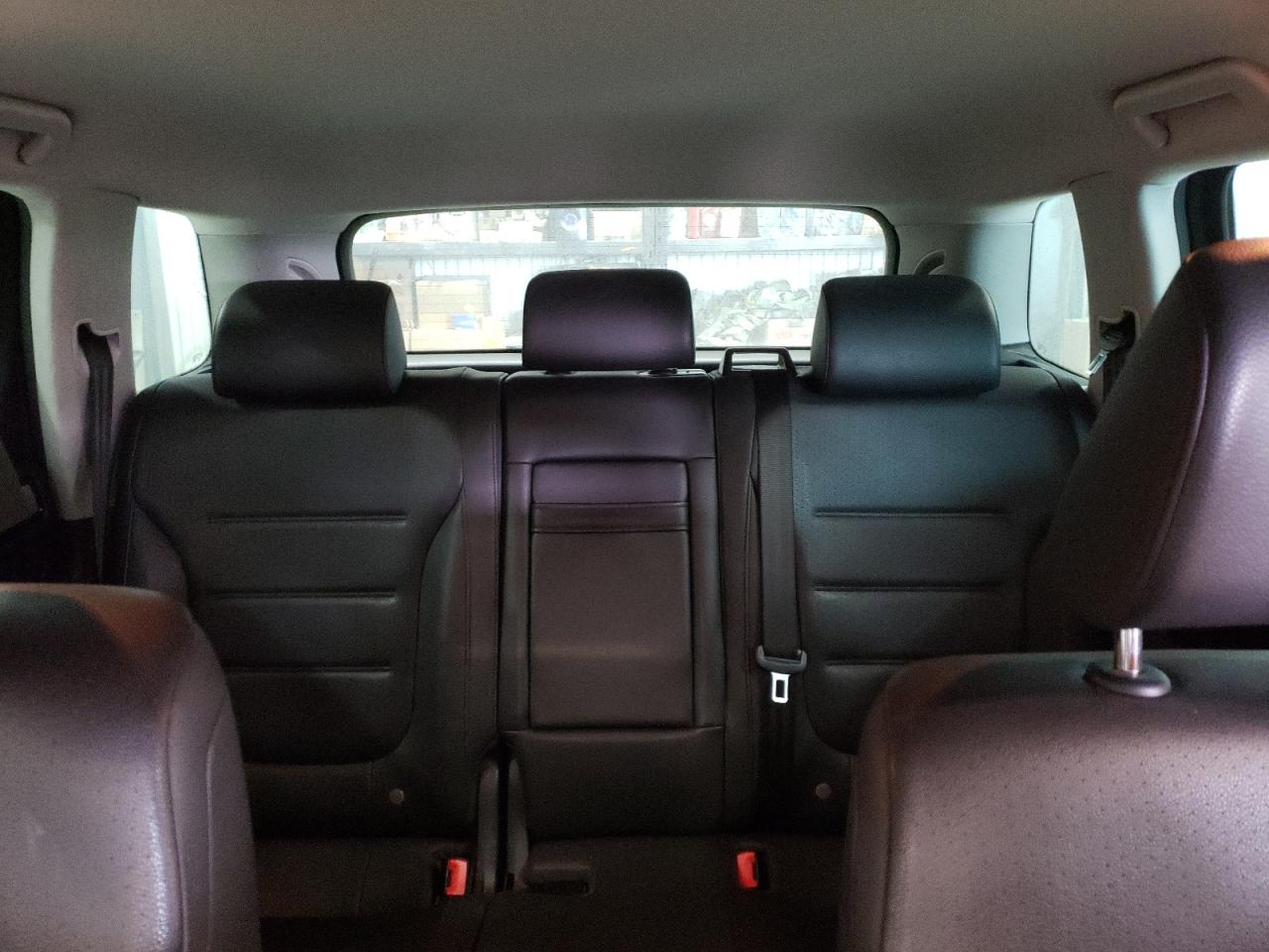 2014 Volkswagen Touareg - Image 10