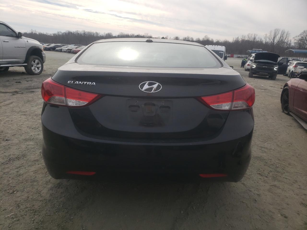 2011 Hyundai Elantra - Image 6