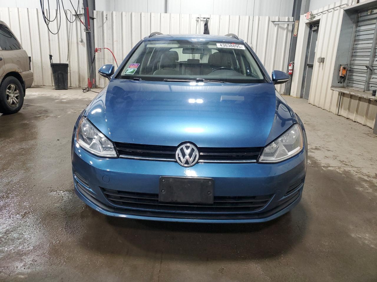 2015 Volkswagen Golf - Image 5