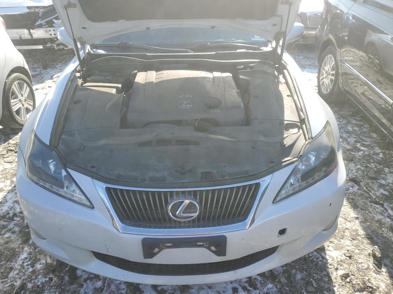 2010 Lexus IS - Image 11