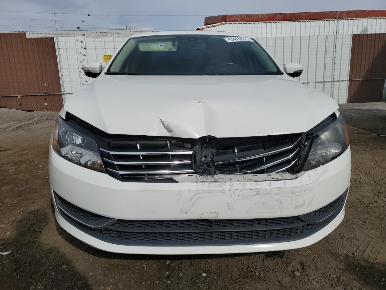 2015 Volkswagen Passat - Image 5