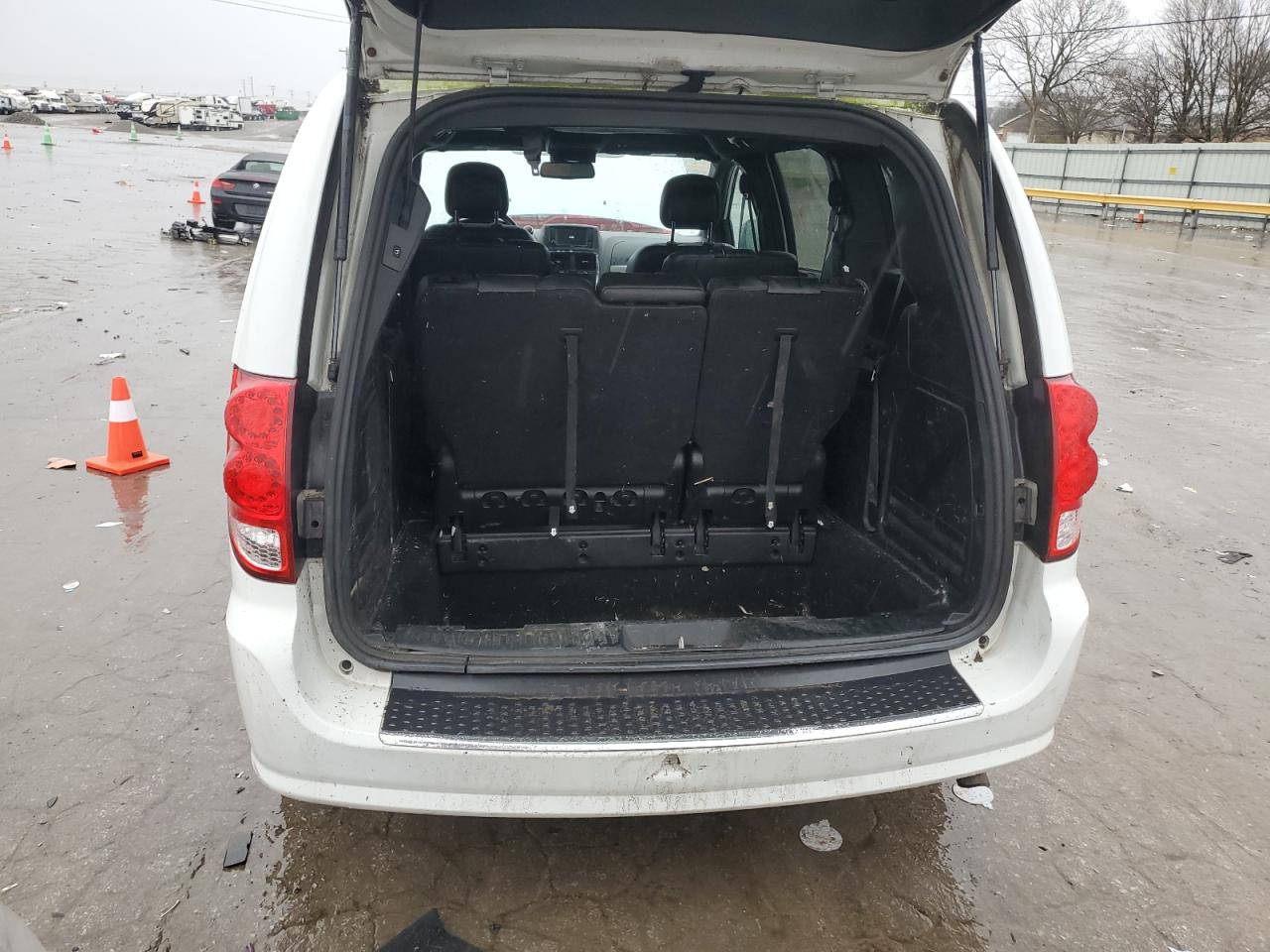2019 Dodge Caravan - Image 6