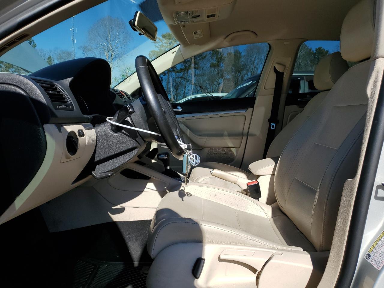 2010 Volkswagen Jetta - Image 7