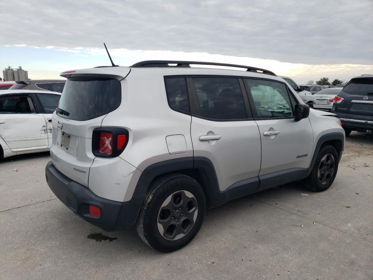 2016 Jeep Renegade - Image 3