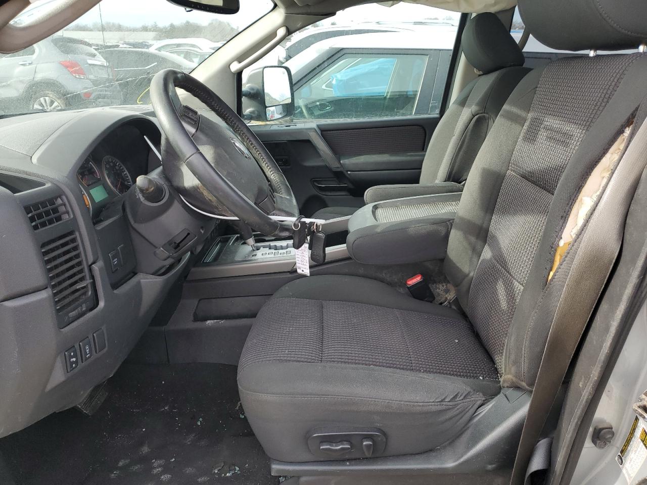 2010 Nissan Titan - Image 7