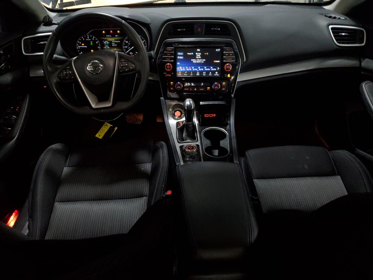 2017 Nissan Maxima - Image 8
