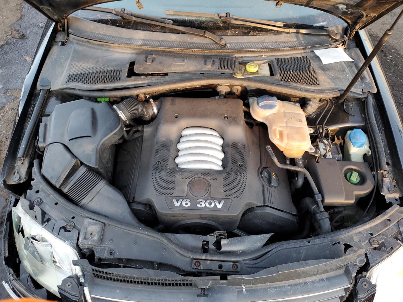 2004 Volkswagen Passat - Image 11