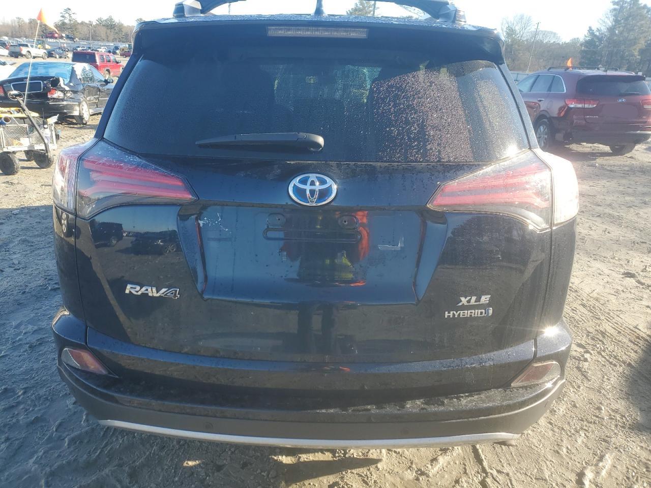 2018 Toyota RAV 4 - Image 6