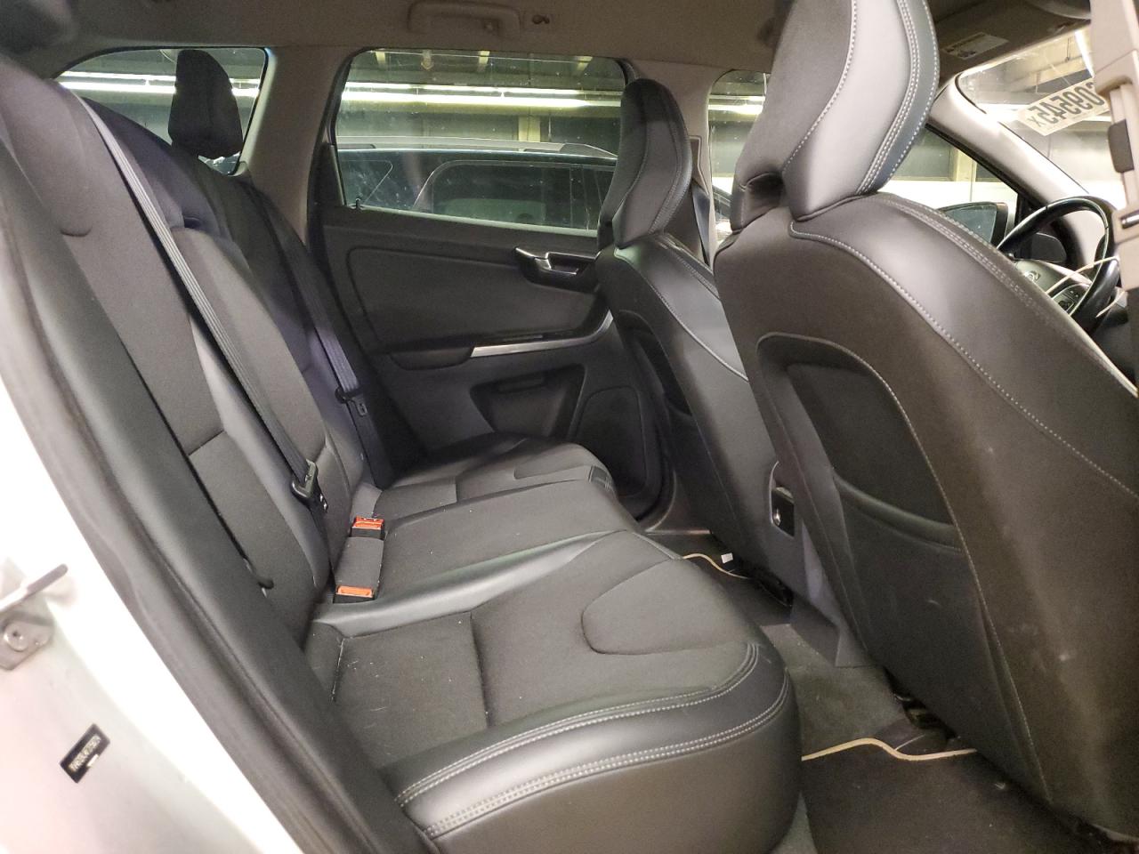 2015 Volvo XC60 - Image 10