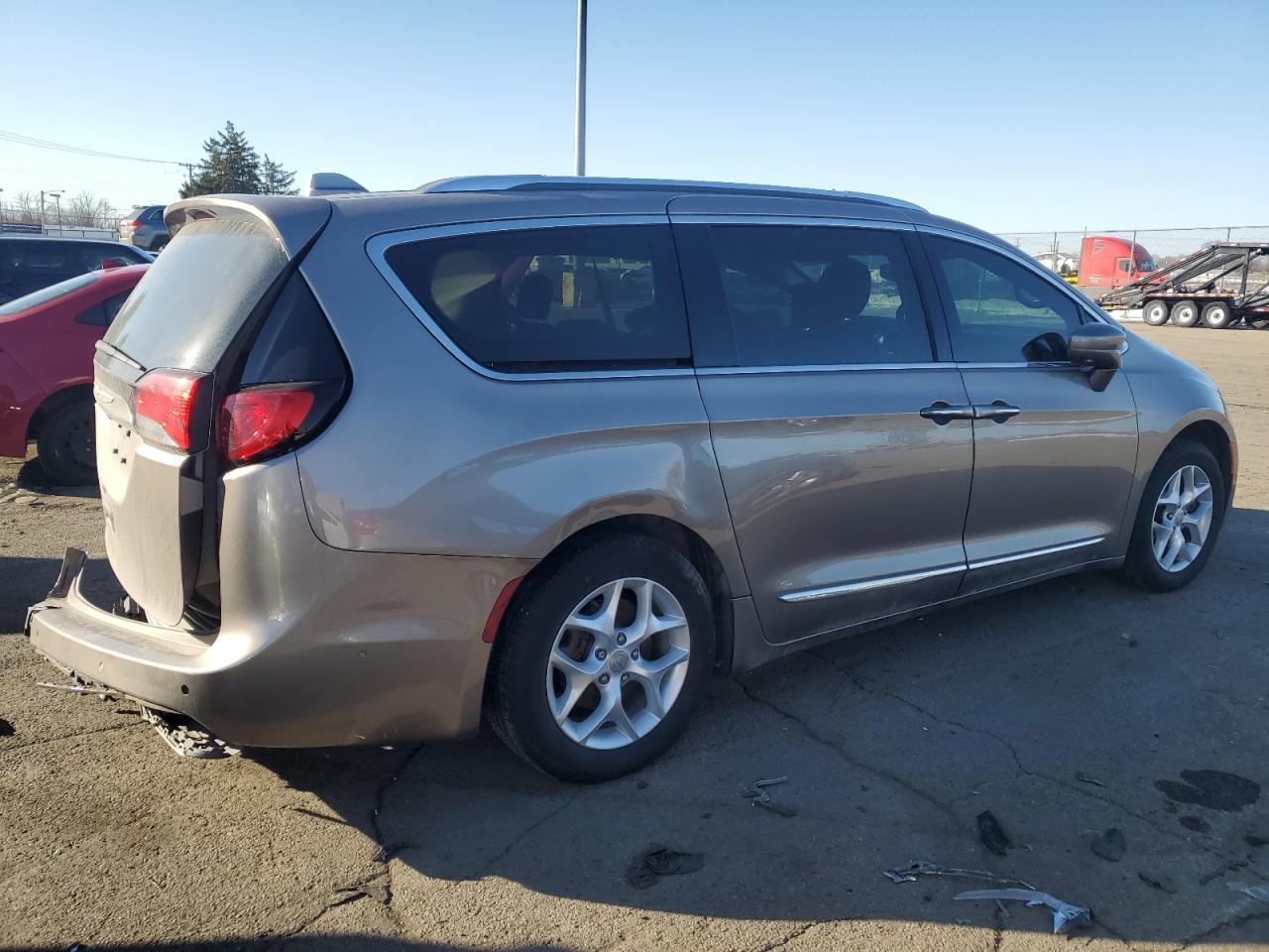 2018 Chrysler Pacifica - Image 3