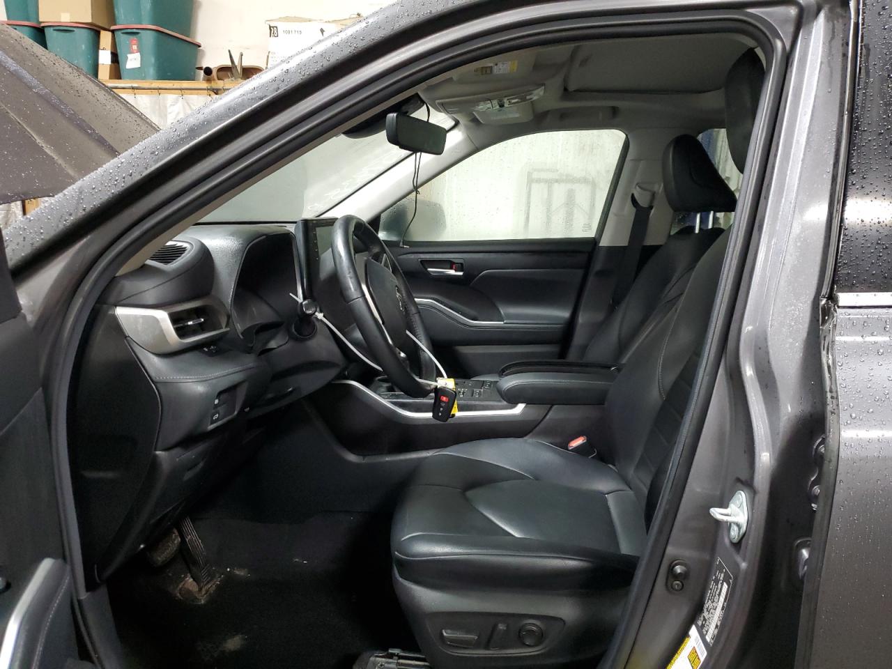2022 Toyota Highlander - Image 7