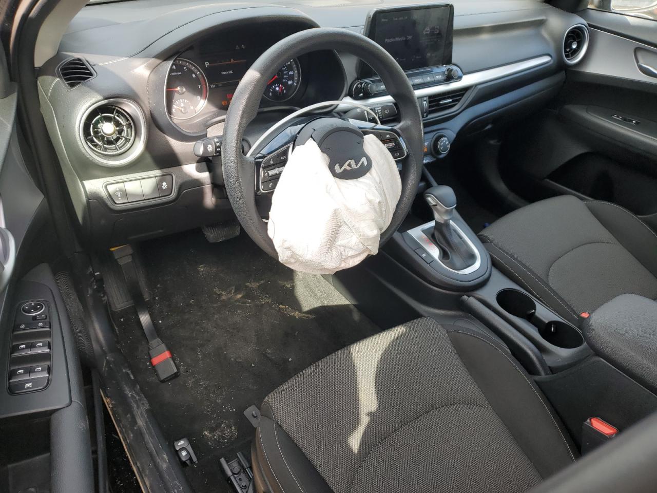 2024 Kia Forte - Image 8