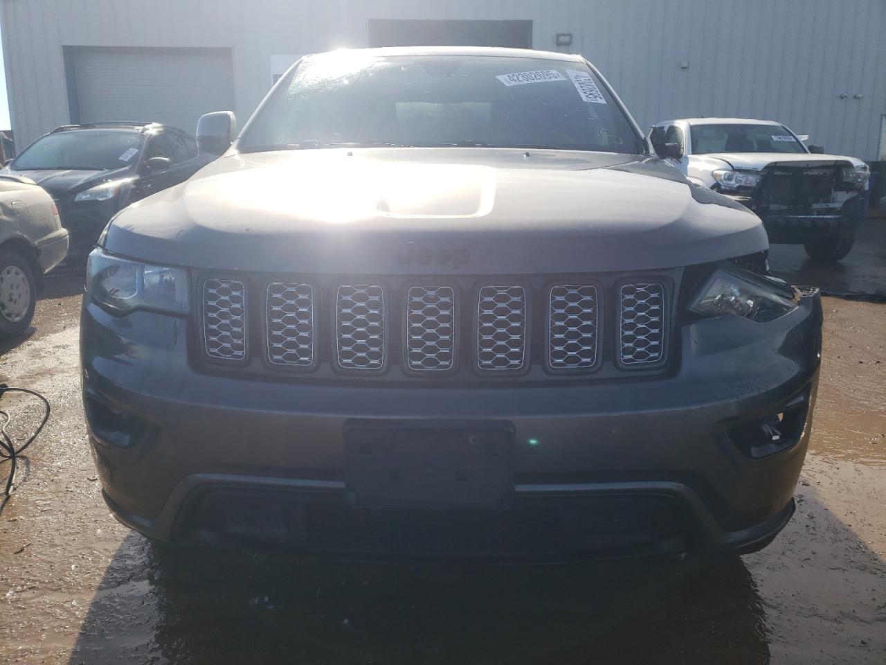 2018 Jeep Grand Cherokee - Image 5