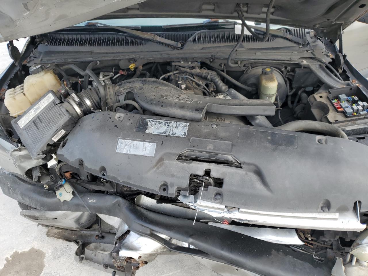 2002 Chevrolet Tahoe - Image 13