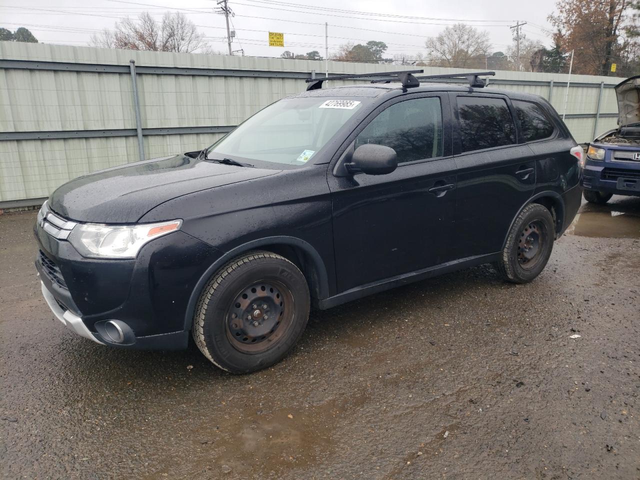 2015 Mitsubishi Outlander - Image 1