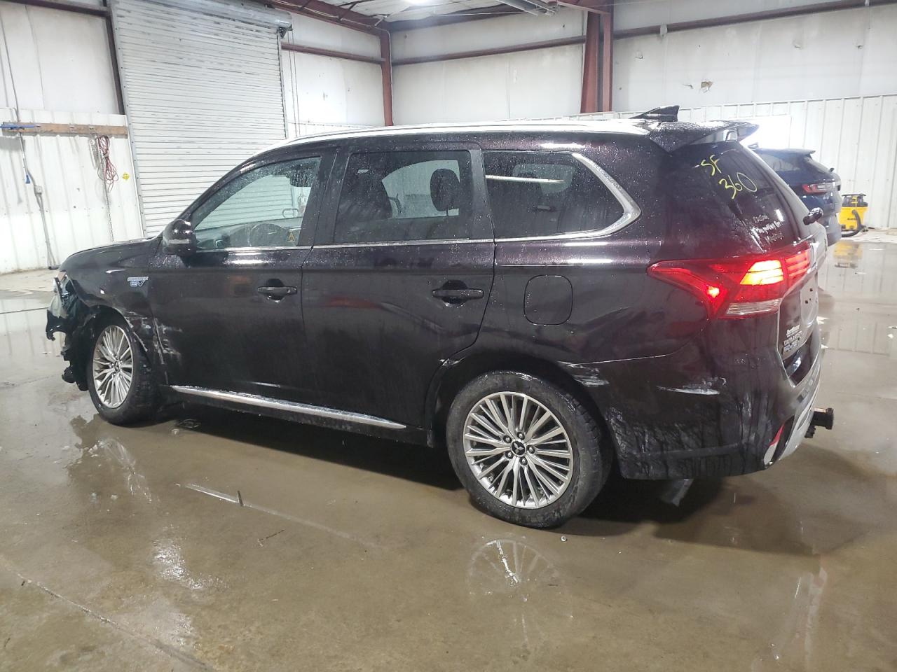 2020 Mitsubishi Outlander - Image 2