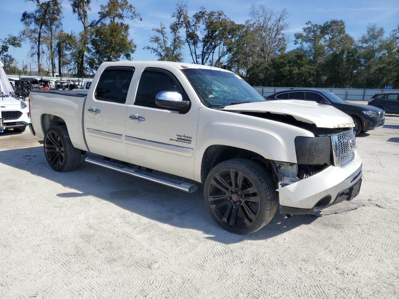 2011 GMC Sierra - Image 4