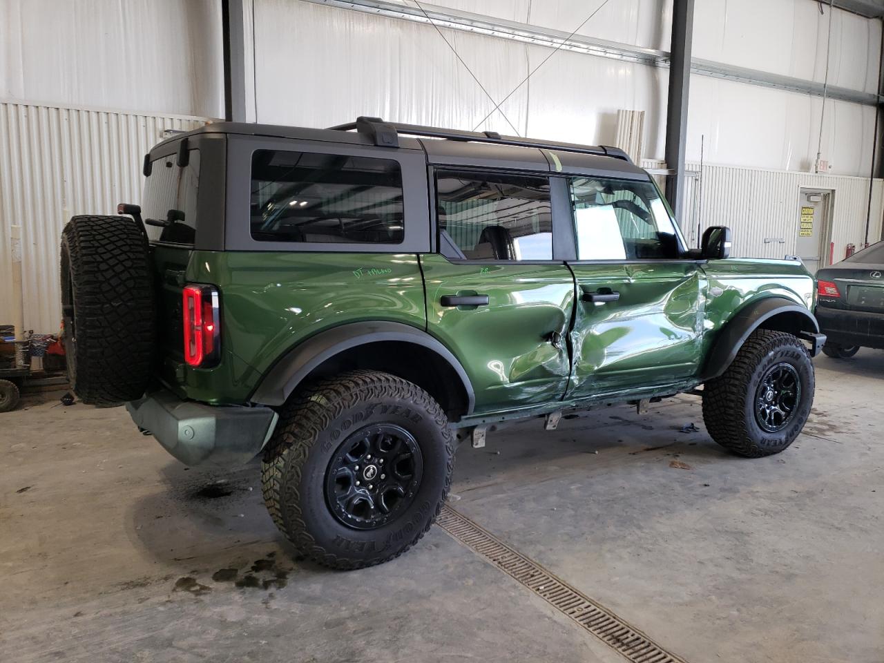 2022 Ford Bronco - Image 3